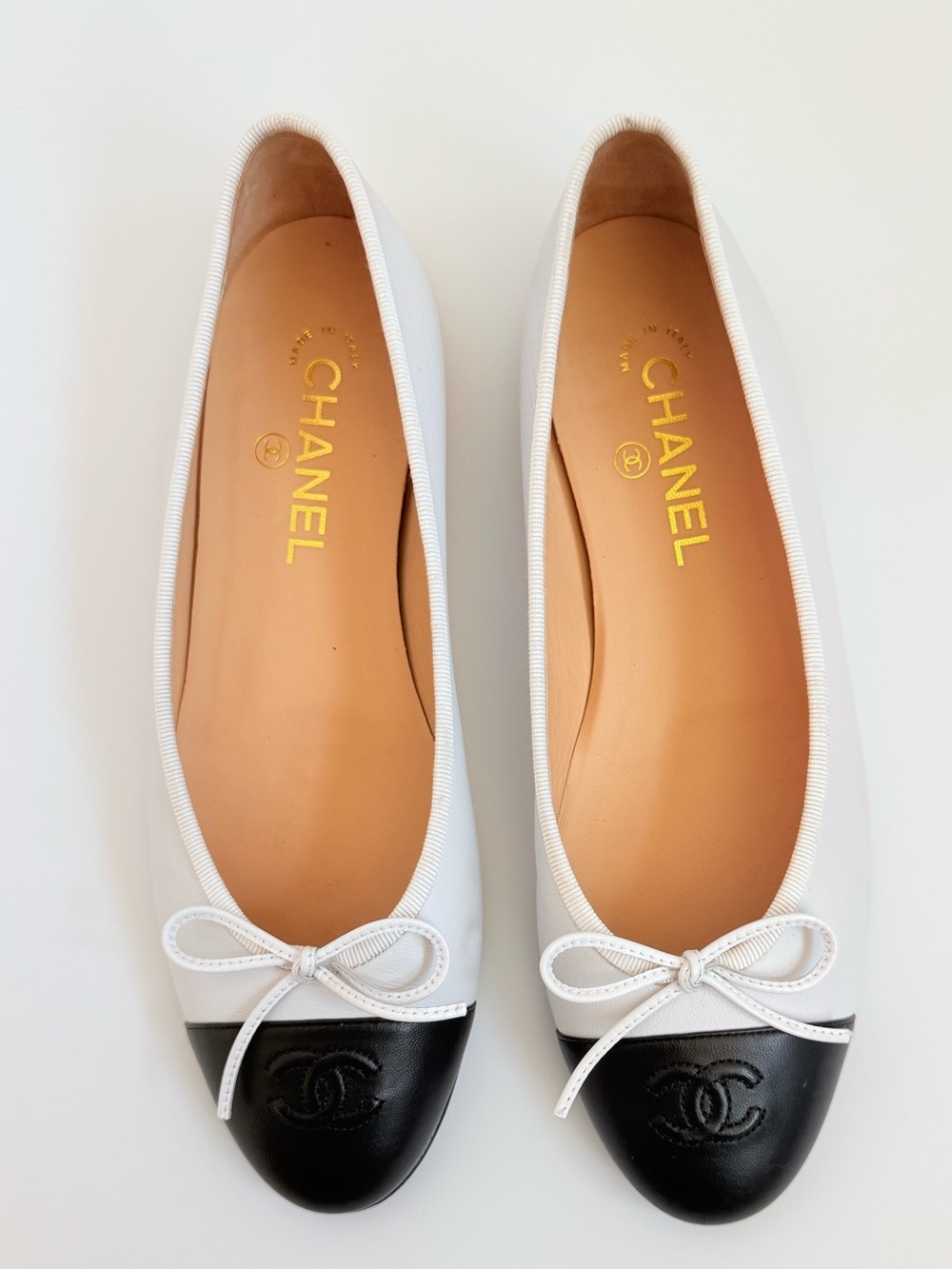 Chanel 15C Cruise Classic CC Cap Toe Ballet Flats White Black Lambskin 39.5